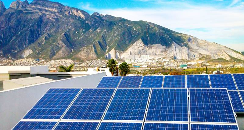 Le nettoyage des panneaux photovoltaïques pour les particuliers et les professionnels avec un robot nettoyeur à Gignac près de Clermont-L'Hérault 34